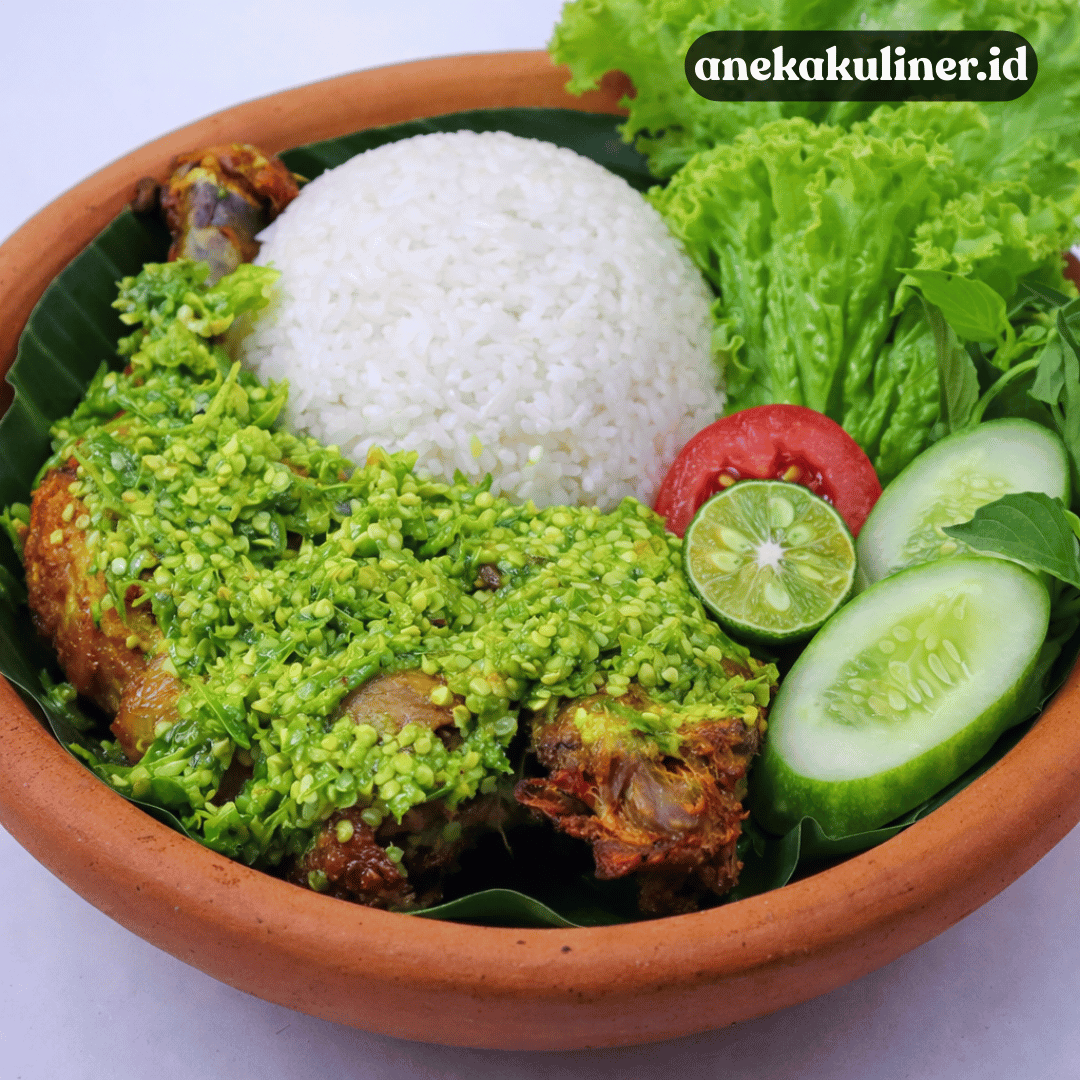 Ayam Penyet Sambal Ijo: Gurih dan Pedas Menggoda